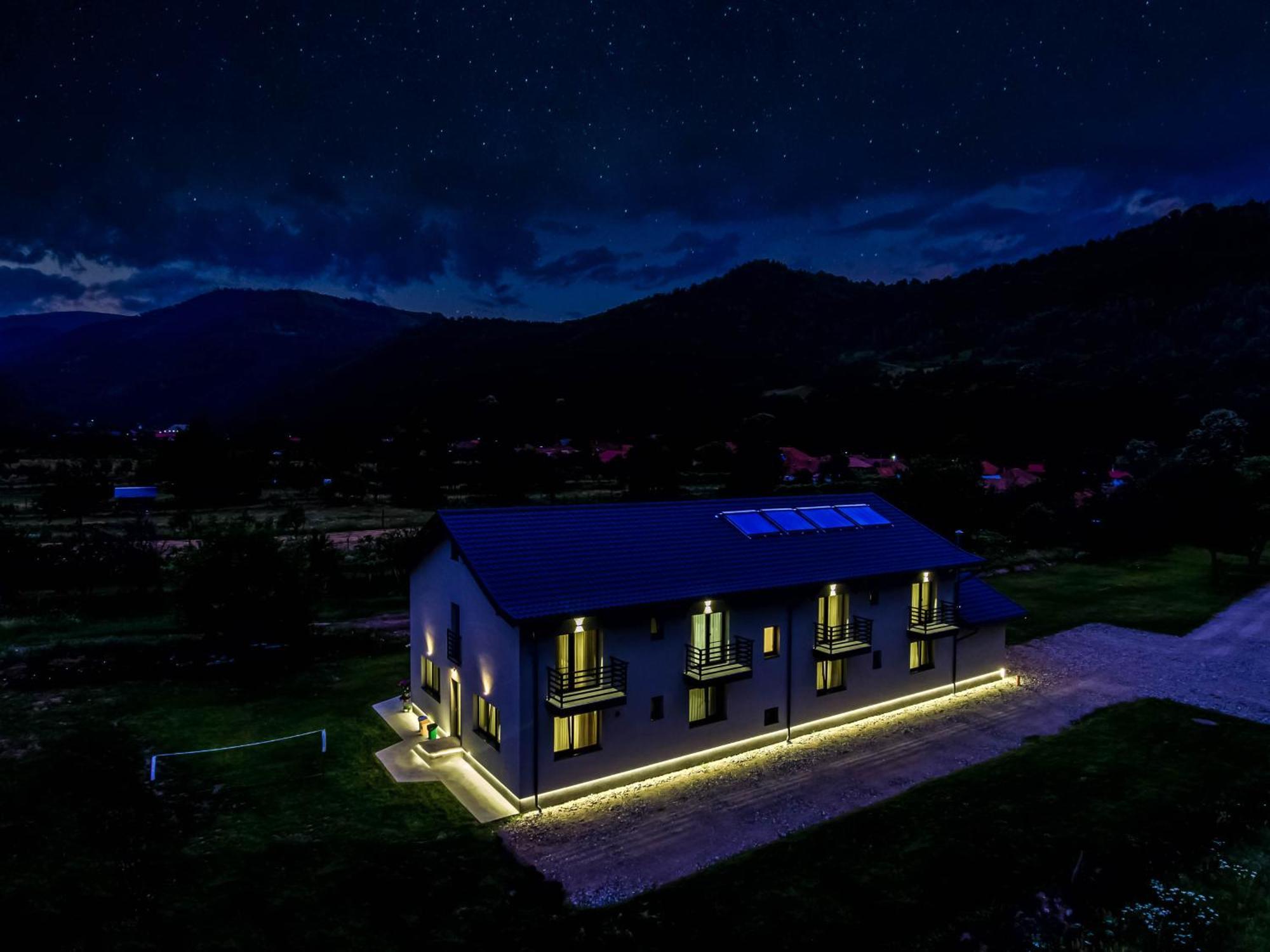 Hotel Transalpina Retreat Novaci-Străini Zewnętrze zdjęcie