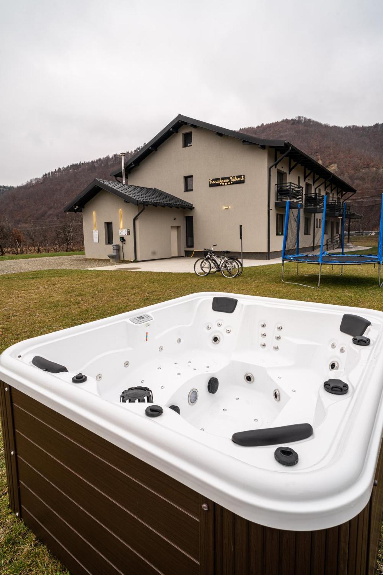 Hotel Transalpina Retreat Novaci-Străini Zewnętrze zdjęcie
